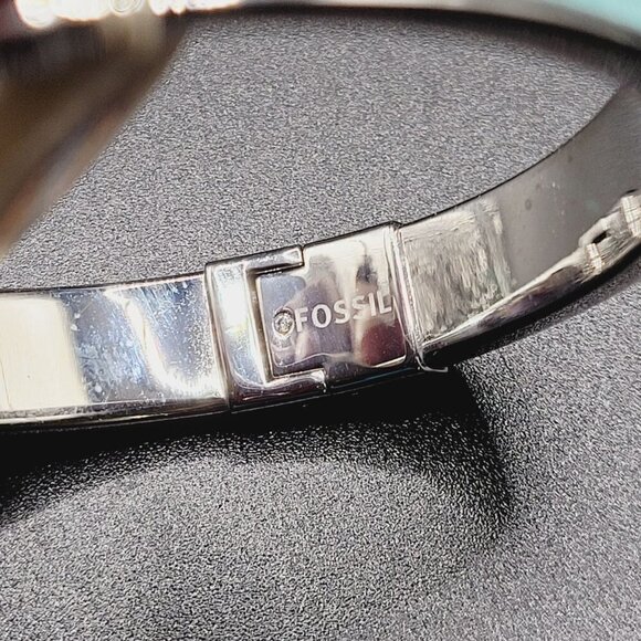 FOSSIL Oval Bangle Bracelet Silver Tone Blue Leather Casual Everyday Jewelry NWT - Picture 6 of 9